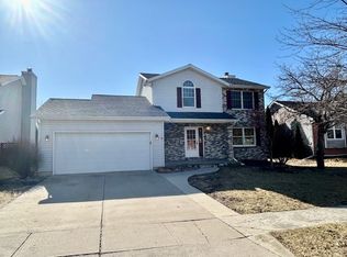 9 Marvin Gdns, Bloomington, IL 61701