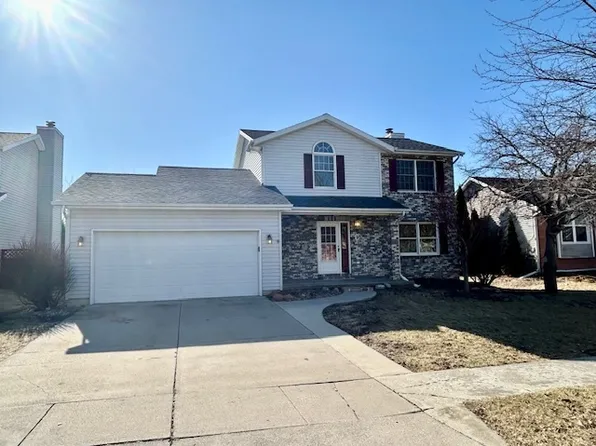 9 Marvin Gdns, Bloomington, IL 61701