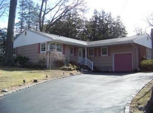 2 Maple Ln, Miller Place, NY 11764
