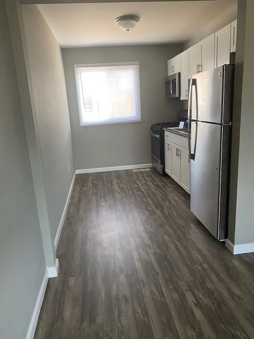 Broadstone Apartments - Ground floor Two Bedroom Apartment — Photo 4