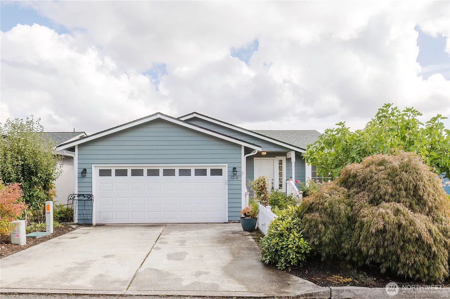 1210 Daniels Avenue photo 1