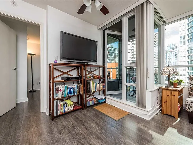 1495 Richards St #707 — Photo 8