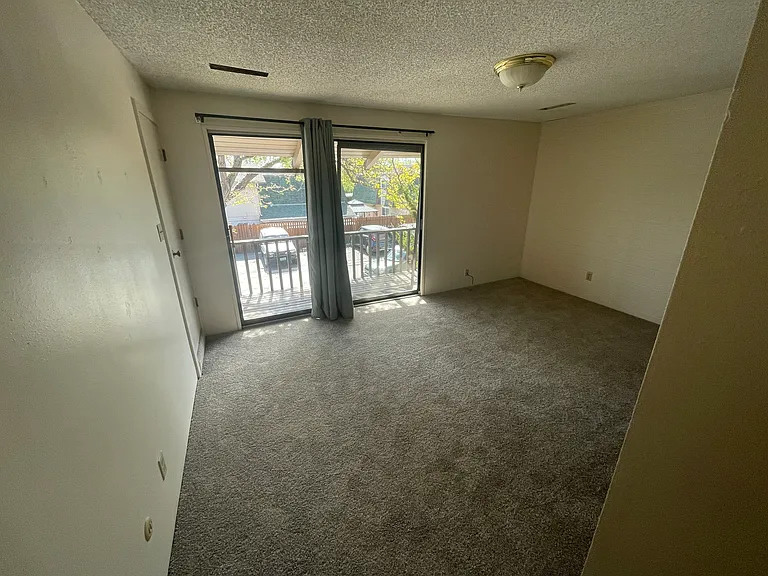 1044 Berrum Ln — Photo 5