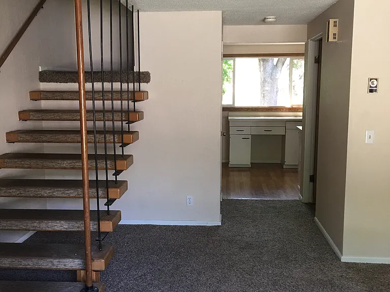 1165-1167 NE Harvey Rd #1165-1167 — Photo 18
