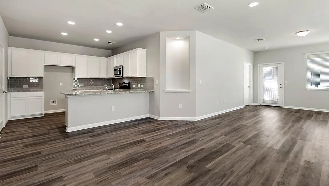 3 bed, 2.0 bath, 1501 sqft, $1,975 — Photo 2