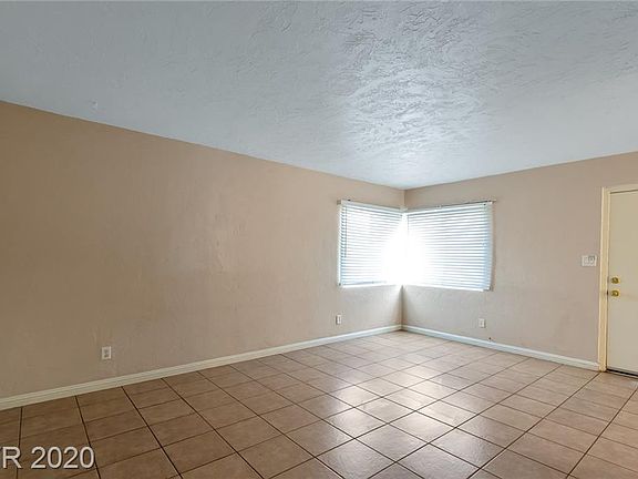 2nd image of 1205 Greenway Dr