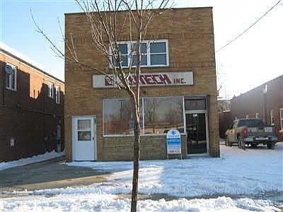 2nd image of 919 E 222nd St