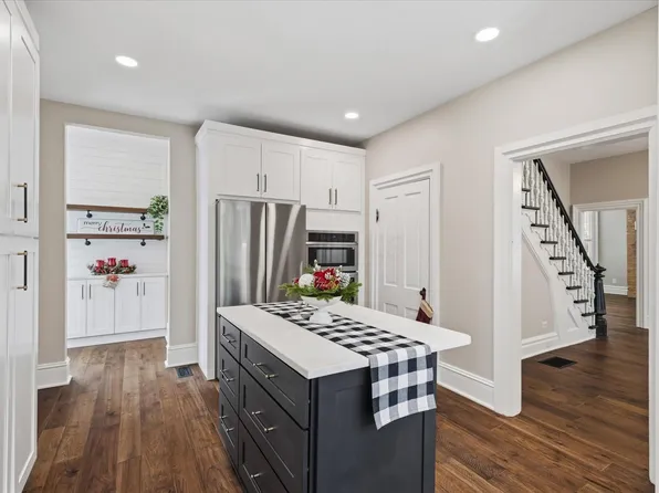 543 N State St, Westerville, OH 43082