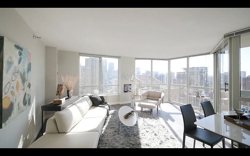 1st image of 40 E Delaware Pl