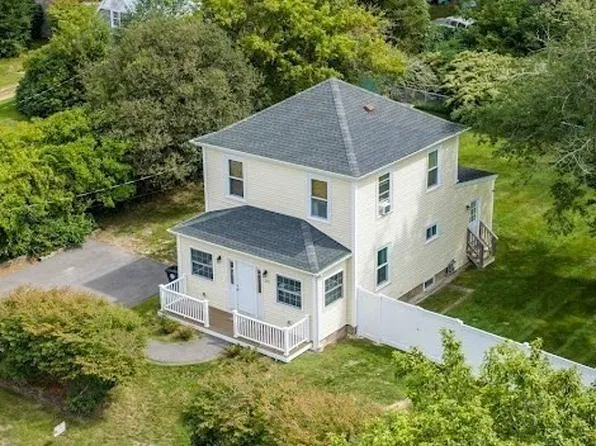 275 Holmes St, Halifax, MA 02338