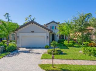 7407 Lantana Cir, Naples, FL 34119
