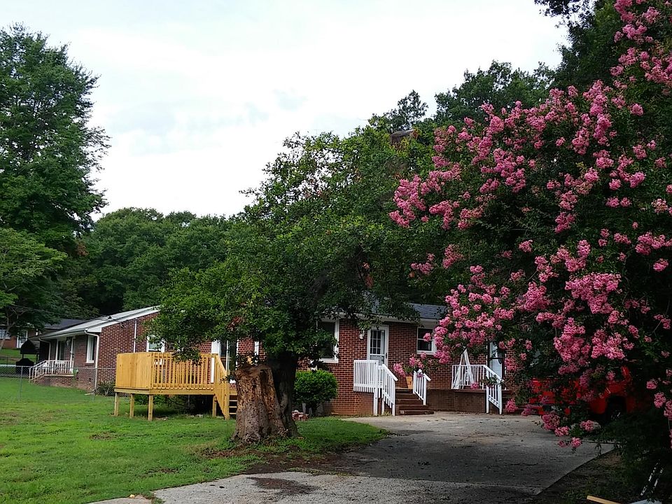 Driveway entrance for Units A & B