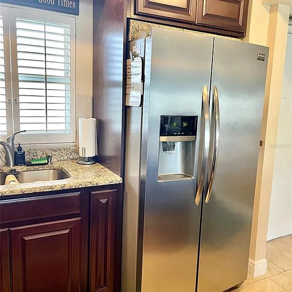 4650 Cove Cir #402 — Photo 6