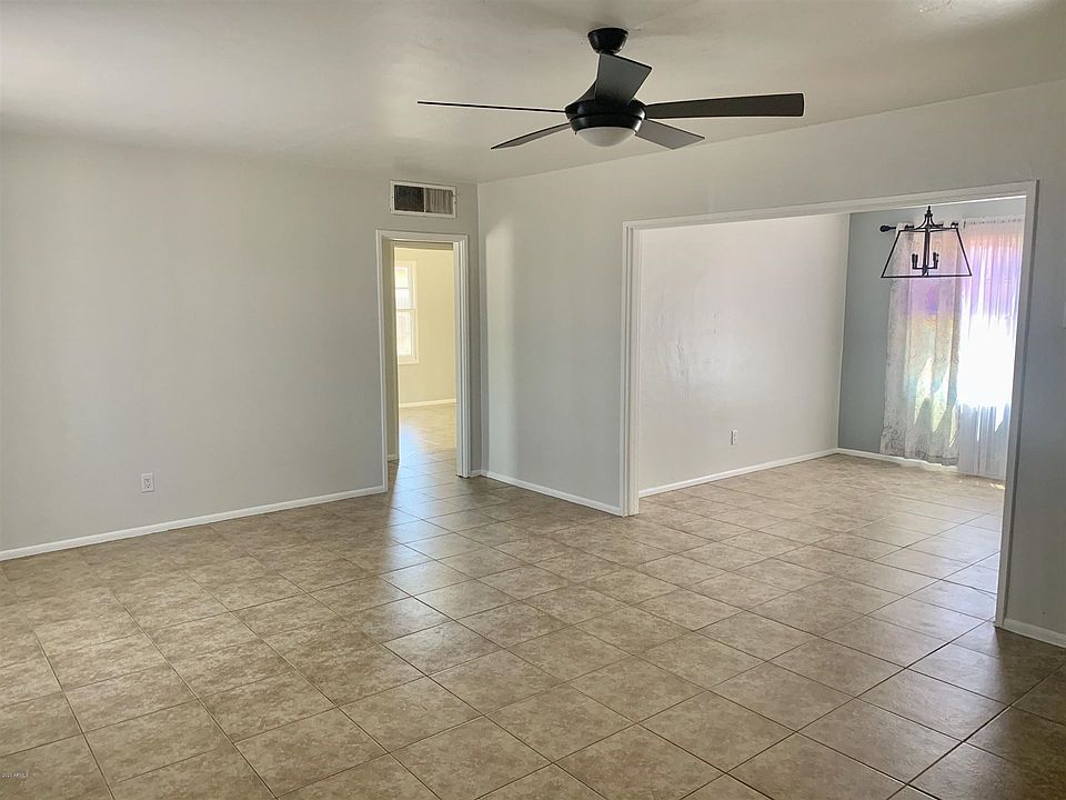 1st image of 204 N Los Robles Dr