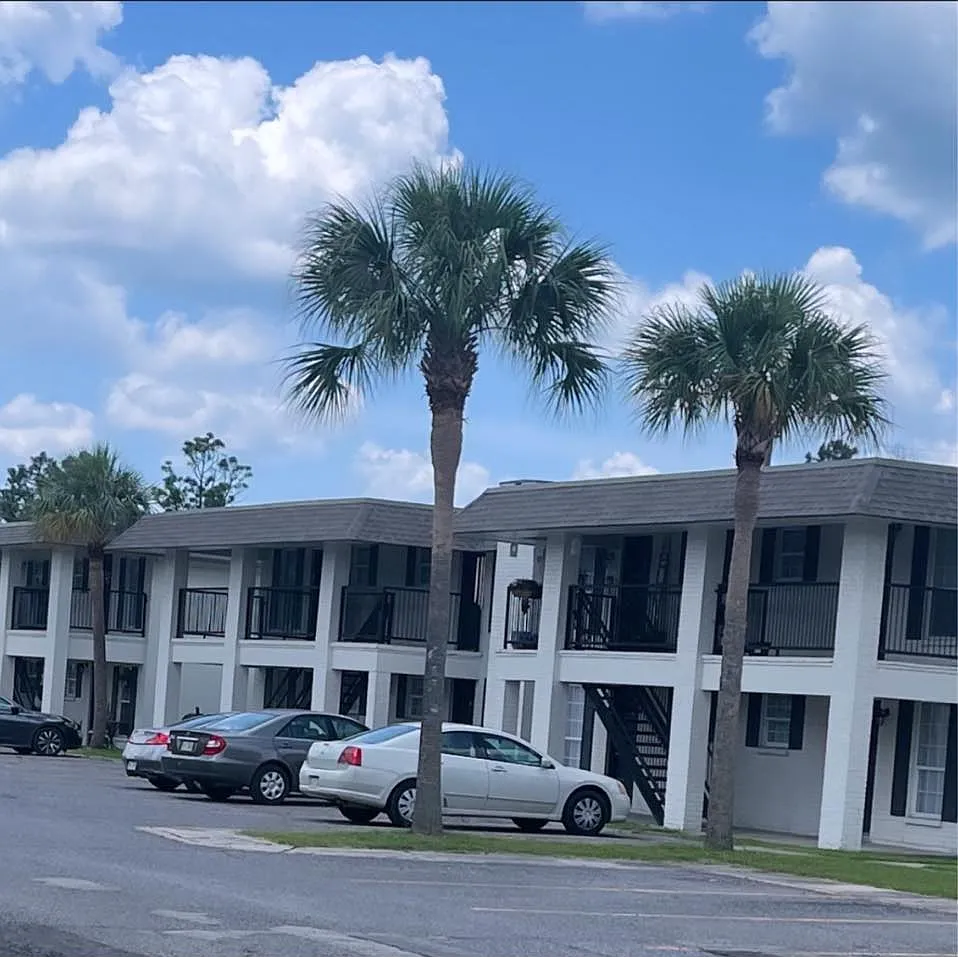 Sulphur Springs — Photo 2
