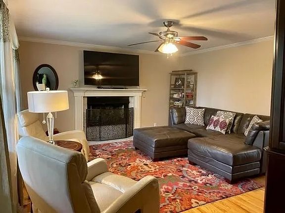 3rd image of 395 California Ln