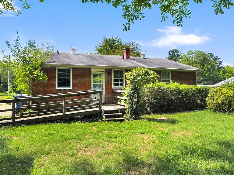 819 Hadley Rd — Photo 15