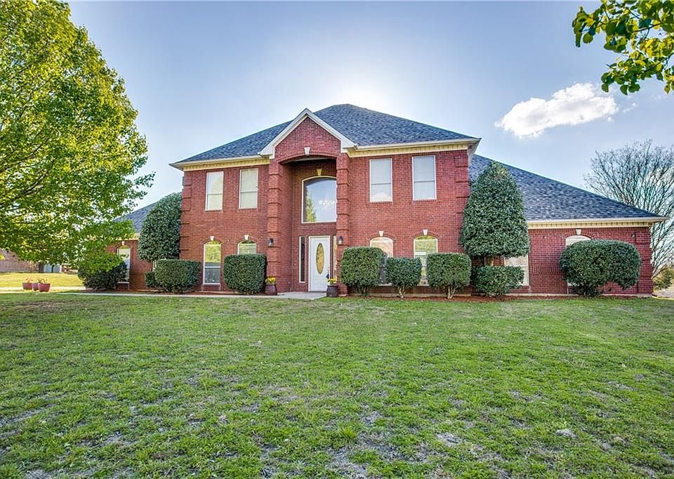 1st image of 74 Trailridge Dr