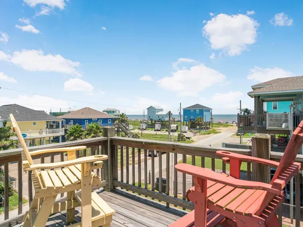 833 Kahla Dr, Crystal Beach, TX 77650