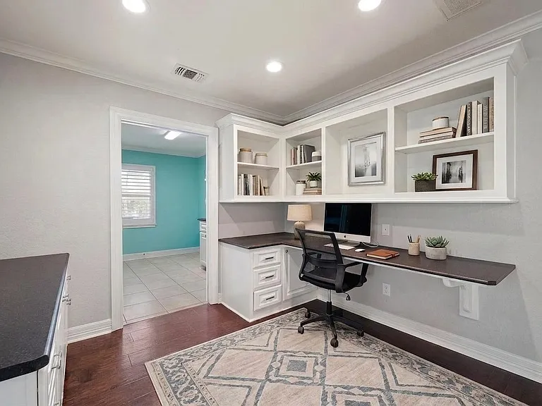 411 E Norris St — Photo 17