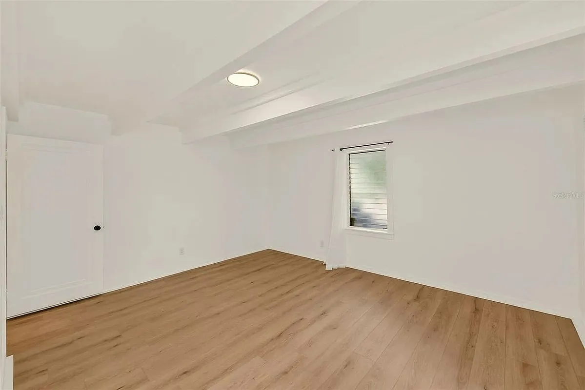 2 bed, 1.0 bath, 1131 sqft, $2,600 — Photo 3