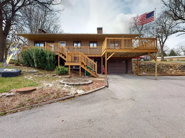 402 Riverside Dr, Mason City, IA 50401