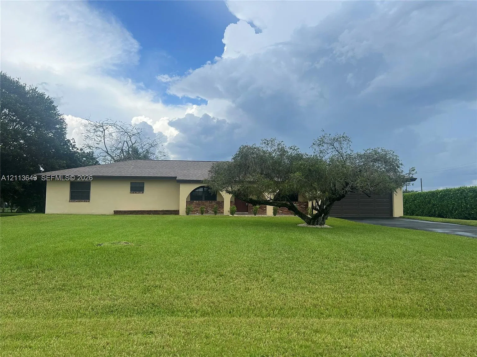 Davie Oaks — Photo 4