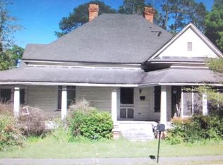 17 Holmesville Ave, Baxley, GA 31513