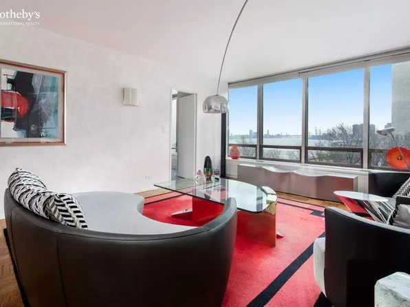 870 United Nations Plaza image 1 of 11