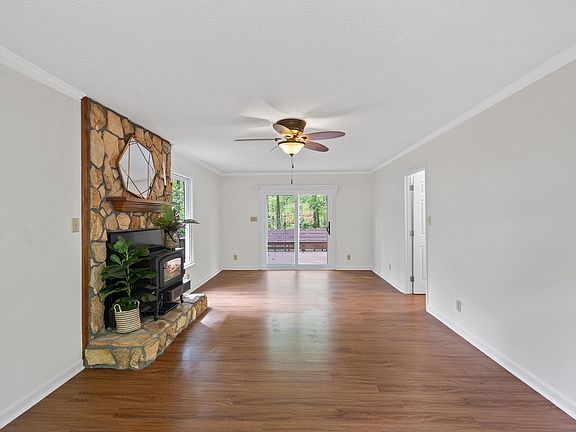 5th image of 3404 Surry Hill Ln