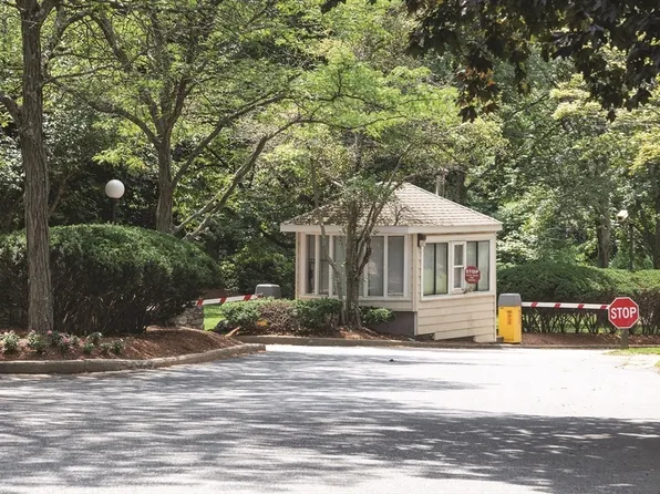 250 Hammond Pond Pkwy APT 515N, Newton, MA 02467