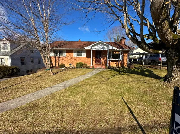 266 Bell Dr, Lewisburg, WV 24901