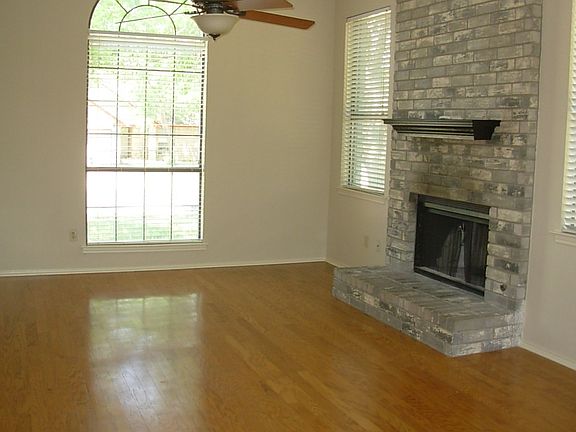 2nd image of 2207 Rosemary Ln