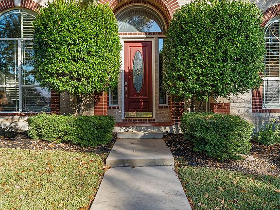 3rd image of 1302 Ridgefield Loop