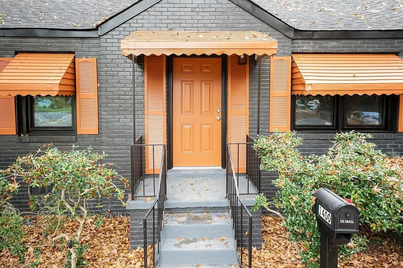 3 bed, 1.0 bath, 1240 sqft, $1,400 — Photo 2