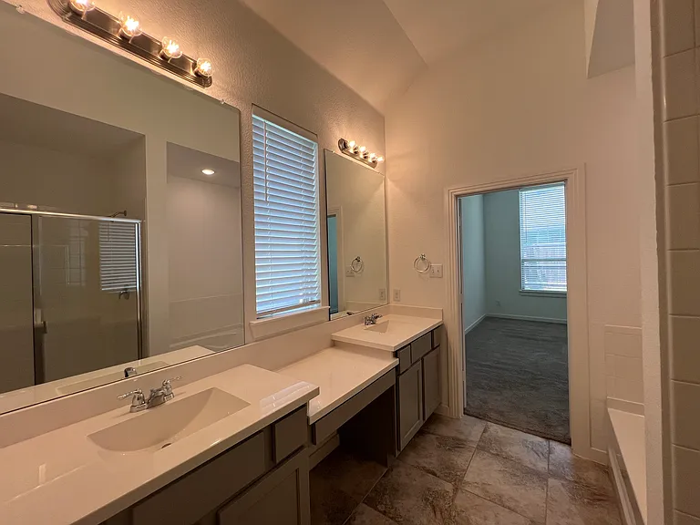1120 Sheldon Dr — Photo 32