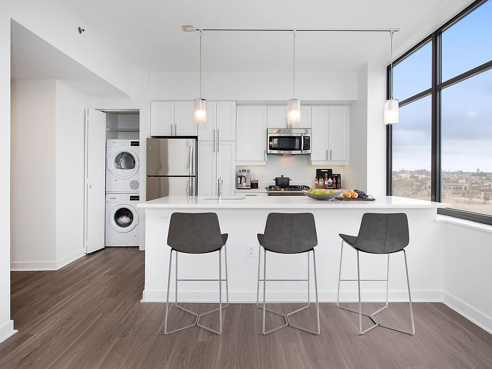 1st image of 424 Bedford Ave APT 4C