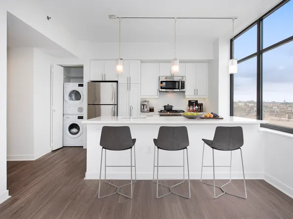 424 Bedford Avenue image 1 of 16