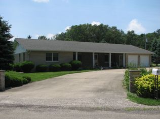 111 Highland Dr, Marshall, IL 62441
