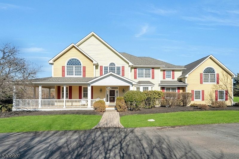 1st image of 11 Dogwood Dr