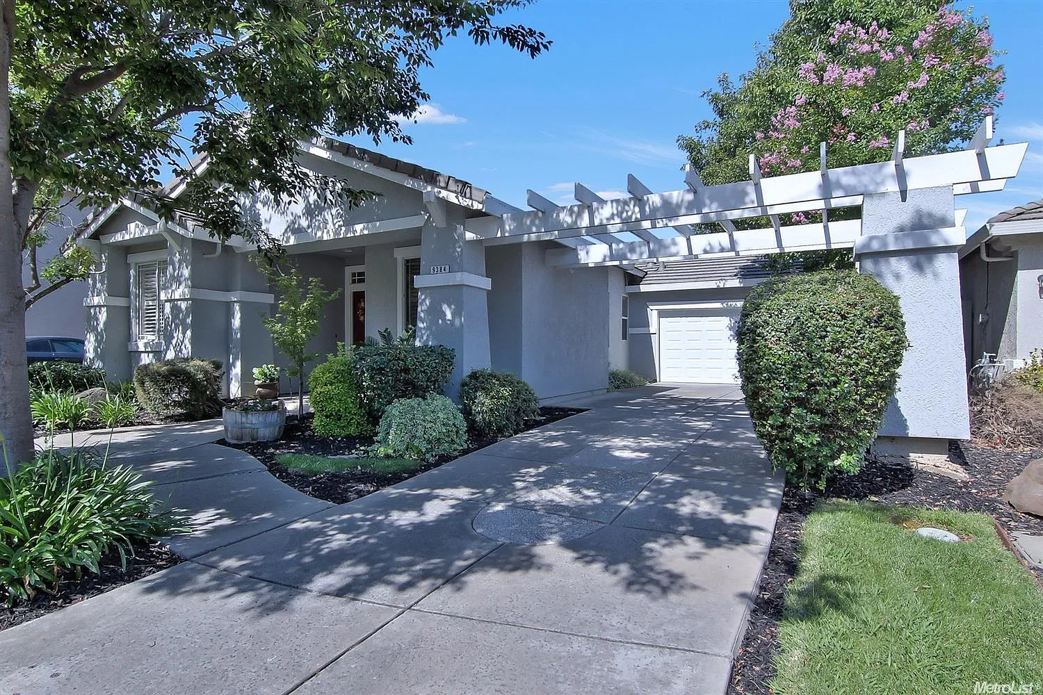 9384 Lakepoint Dr photo 1