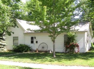 951 Grant Ave, Clay Center, KS 67432