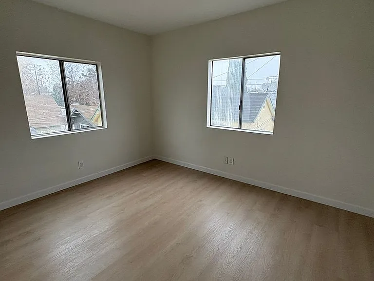 629 W Vernon Ave — Photo 1