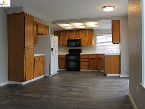 5th image of 4921 Parkgreen Cir