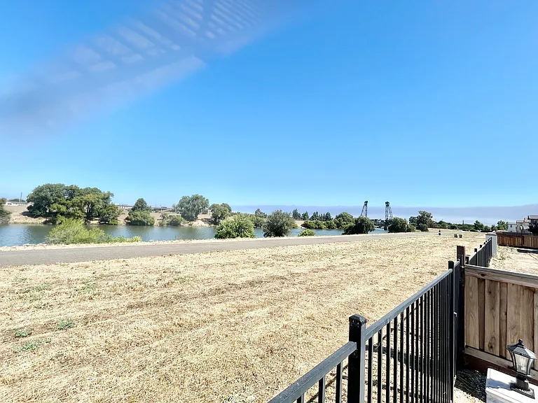 18562 Back Bay Dr — Photo 40