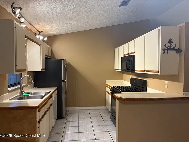 834 Croton Rd — Photo 2