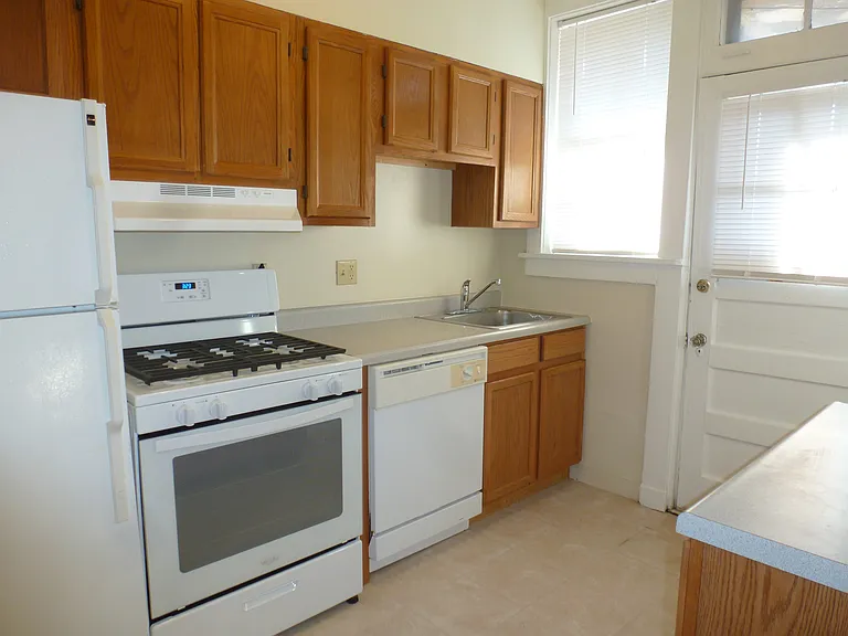 761 Heman Ave — Photo 3