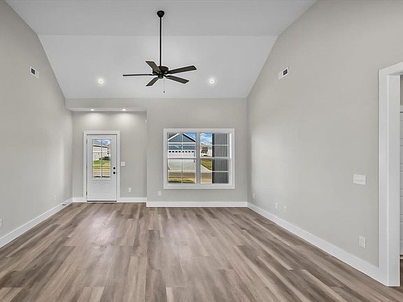 3rd image of 456 Cedar Hollow Dr