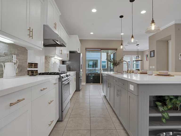 Lexington Ln — Photo 9
