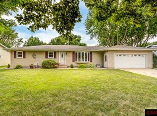 470 N Waterville Ave, Le Center, MN 56057